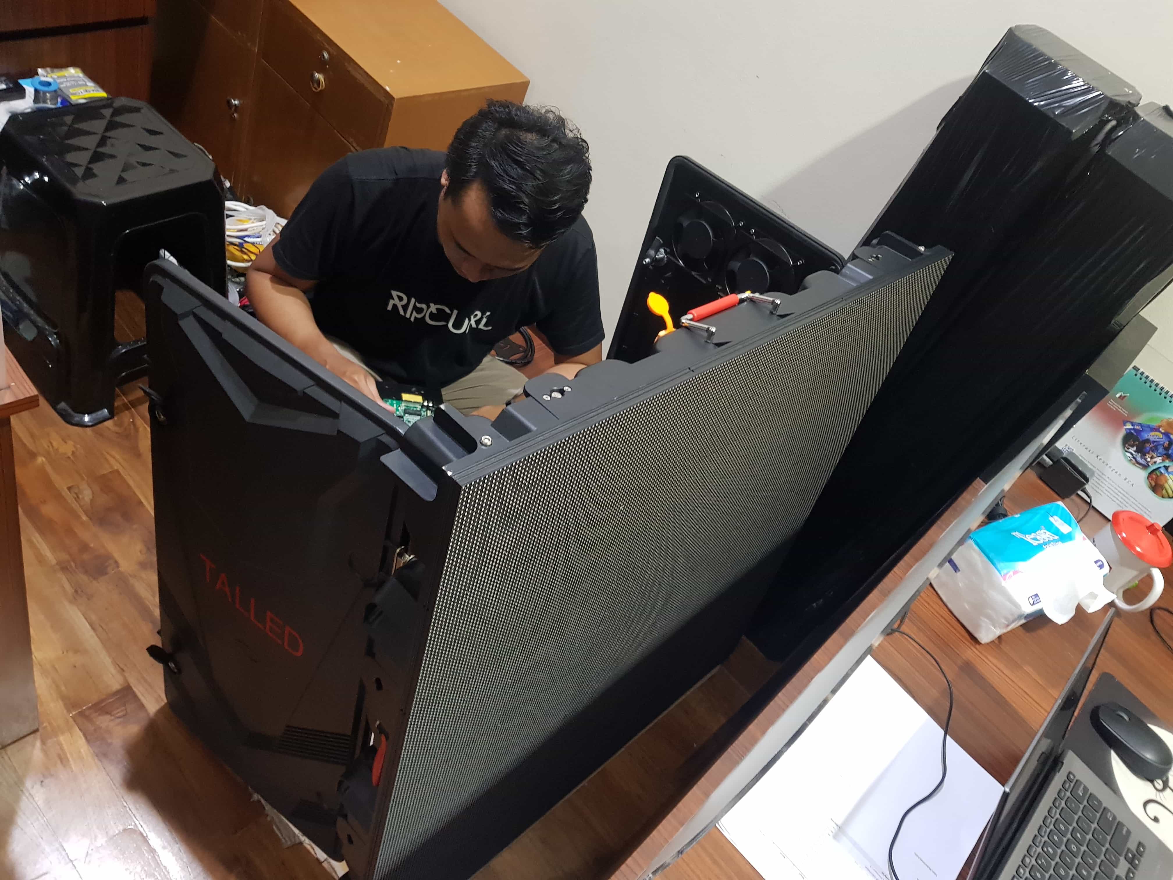 Videotron Panel Installation