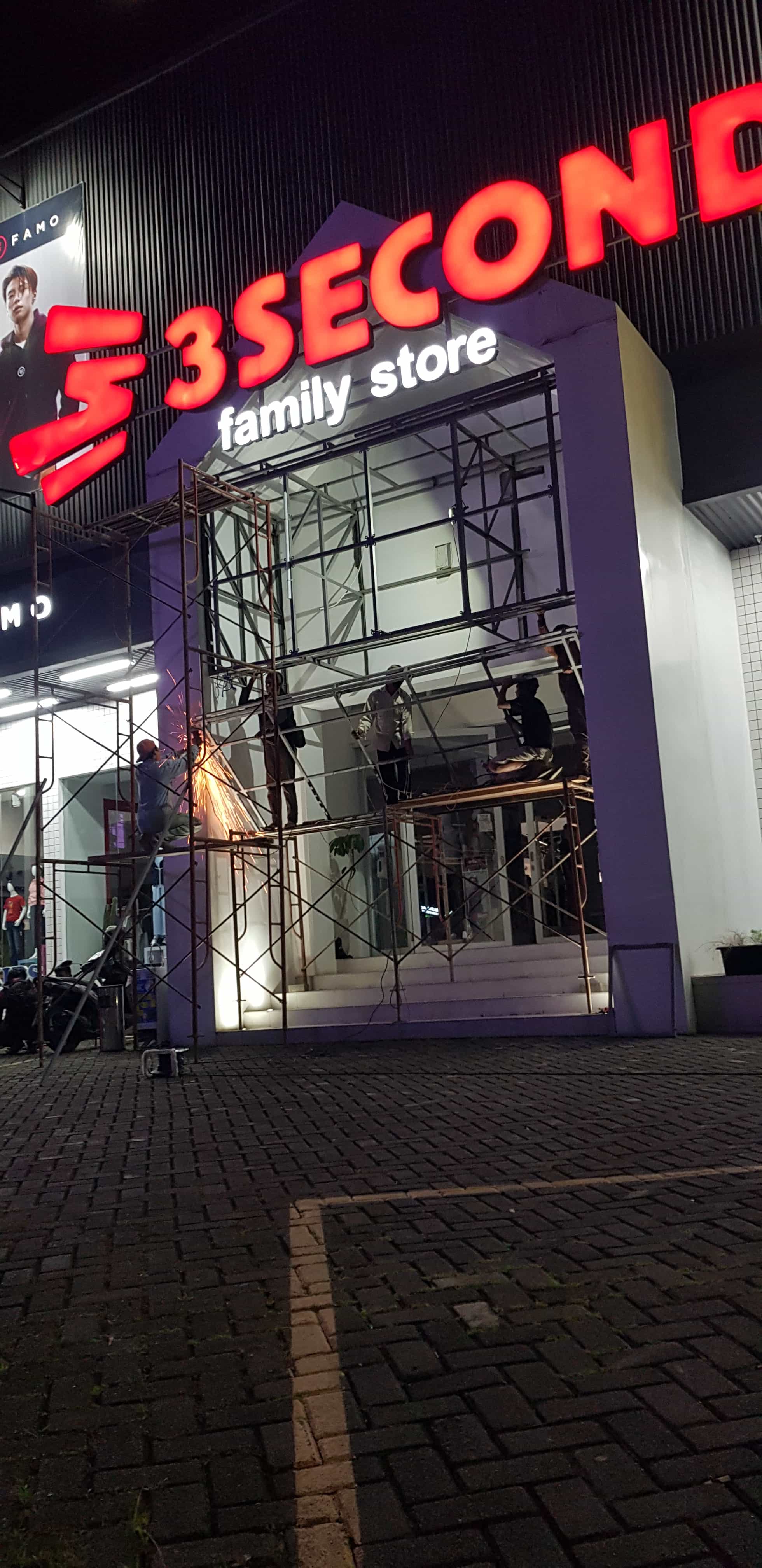 Videotron Outdoor 3Second Construction